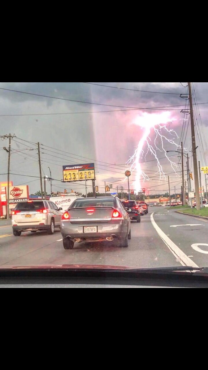 Tom * Weird Lightning Looks Like SCHUMANN’S RESONANCE In Nature !!! ]
