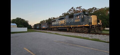 CSX TRAIN ENGINE 2001 IN PINELLAS COUNTY HEADING FROM LARGO TO TAMPA WITH EMPTY ROCK CARS
