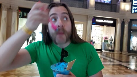 Nickweiser tries Cookie Monster Gelato!