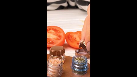 Upcycling bottle caps for practical make-up storage 🤓