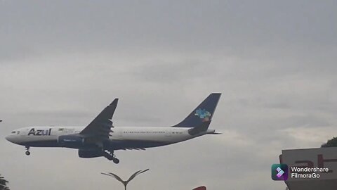 Airbus A330 PR-AIY vindo de Campinas e Boeing 737 MAX 8 PR-XMN vindo de Boa Vista