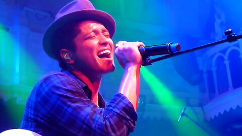 Bruno Mars - Talking To The Moon OFFICIAL VIDEO