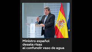 Ministro español protagoniza una divertida anécdota con un vaso de agua