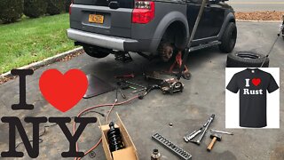 HOW TO REPLACE YOUR REAR STRUTS ON YOUR HONDA ELEMENT WATCH THIS FIRST