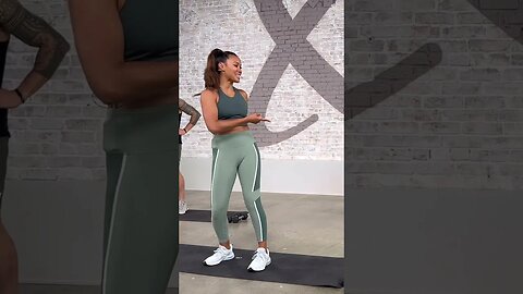 Drop a 🙌🏽 if you want to learn more about prepping for on-camera work! #centr #ytshorts #fitness
