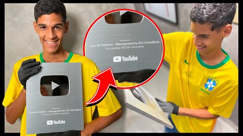 POLÊMICA! PLACA DE 100 MIL INSCRITOS DO LUVA DE PEDREIRO COM NOME DA AGÊNCIA