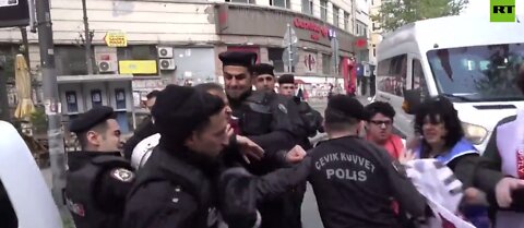 Police clash with MayDay protesters in Istanbul