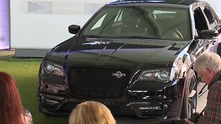 Chrysler unveils 300C hours before North American International Auto Show officially kicks off