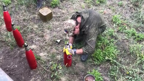 LPR 2nd Corps Uses The 122mm 2S1 "Gvozdika" To Fire "Agitation Shells" At Ukrainian Positions 💥