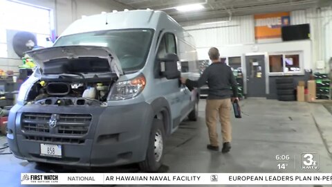 Law enforcement, mechanics share car care tips during Omaha-area cold snap