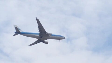 Airbus A330 PH-AOE na final antes de pousar em Fortaleza vindo de Amsterdam