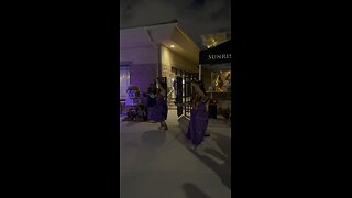 HAWAIIAN DANCE AT LUAU