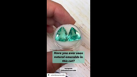 Unset loose large fancy shape brilliant trillion Colombian emerald pairs for earrings fine jewelry
