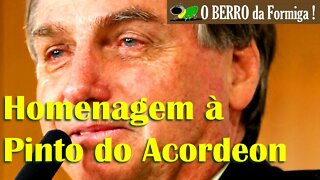 Bolsonaro fica muito emocionado em homenagem ao músico Pinto do Acordeon