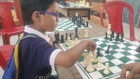 my son play chess