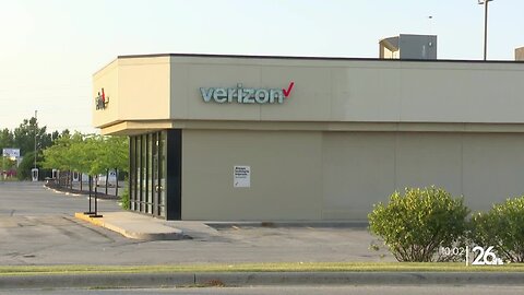 Fond du Lac Verizon store reopen after crash