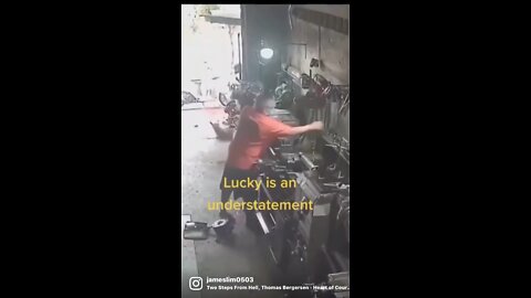 Lucky man caught on camera 😱😱😱