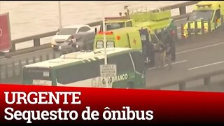 URGENTE: Homem armado faz reféns em ônibus na Ponte Rio-Niterói