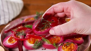 These Beet Pickled Eggs Are A Classic For A Reason 😯😋