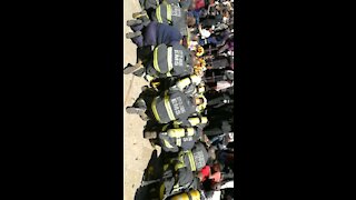 Hundreds bid farewell to fallen firefighters in Johannesburg (rCq)