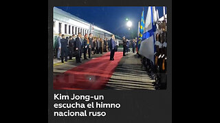Kim Jong-un escucha el himno nacional de Rusia tras su llegada al país