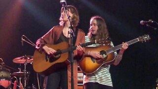 Molly Tuttle w/Billy Strings - Friend and a Friend (String the Halls 2)