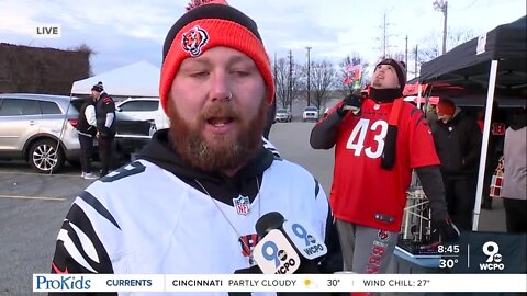 Bengals fans tailgate last game of regular season at Longworth Hall