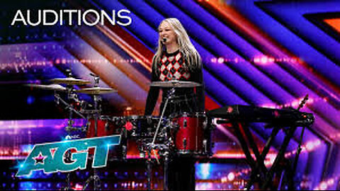 17-Year-Old Mia Morris Delivers an Original Audition as a One Woman Band / AGT
