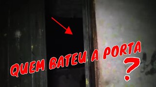 ÀS 03:59 QUEM BATEU PORTA???