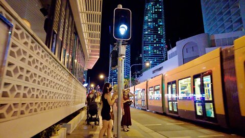 Walking Down The Surfers Paradise Boulevard - Gold Coast | AUSTRALIA