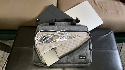 Best M1 MacBook Pro 14" Laptop Bag? Tomtoc Shoulder Bag Review