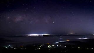 Senhor capta time lapse impressionante do céu australiano