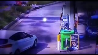 WATCH: Armed bandits rob motorists at Durban petrol station (jvg)