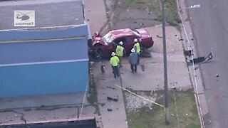 1 child dead, 2 others critically injured in crash in Detroit