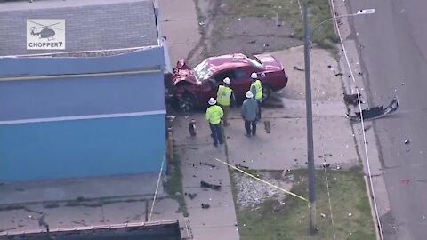 1 child dead, 2 others critically injured in crash in Detroit