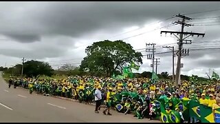 QG de Brasília cada vez mais cheia de patriotas em pro da liberdade