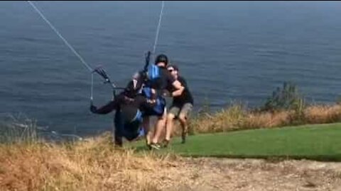 Strong wind puts paraglider take-off in danger