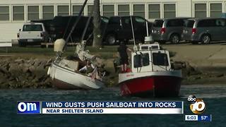 Runaway boat slams into rocks in docking attempt