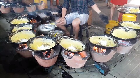 Kung Fu pouring pancakes in Vietnam