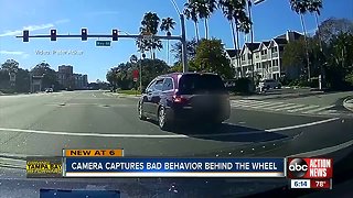 Dash cam captures minivan creeping through intersection, running red light