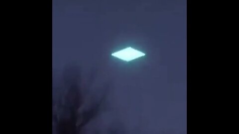 A Glowing UFO appears over Russia 🛸The UFO then created a square warp entrance and disappeared! 🛸