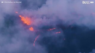 Quando la lava del vulcano Kilaue incontra l'Oceano Pacifico