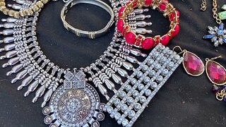 Vintage Jewelry Hunt & Unexpected Finds at a Flea Market Antique Extravaganza!