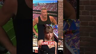 Taylor Swift and Travis Kelce DATING? #shorts #nfl #chiefs