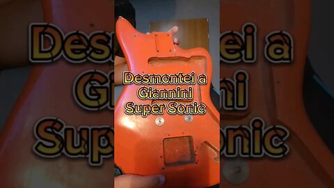 Próximo vídeo, fazendo a limpeza da guitarra 🎸. #guitarra #guitar #giannini #supersonic #raro