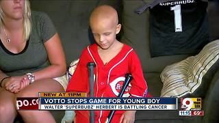 Joey Votto stops game for young fan with cancer