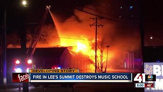 Fire destroys Lee's Summit School