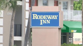 Woman killed by guest at Venice motel