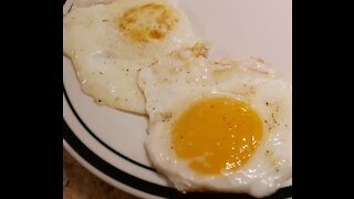How to correctly cook 3 types of eggs & un shriveled bacon