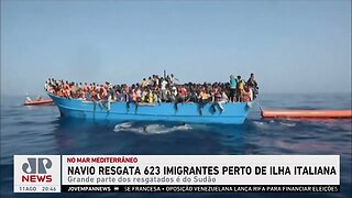 Navio resgata 623 imigrantes perto de ilha italiana